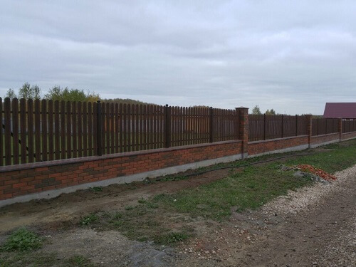 Монтаж забора из металлоштакетника в Гродно